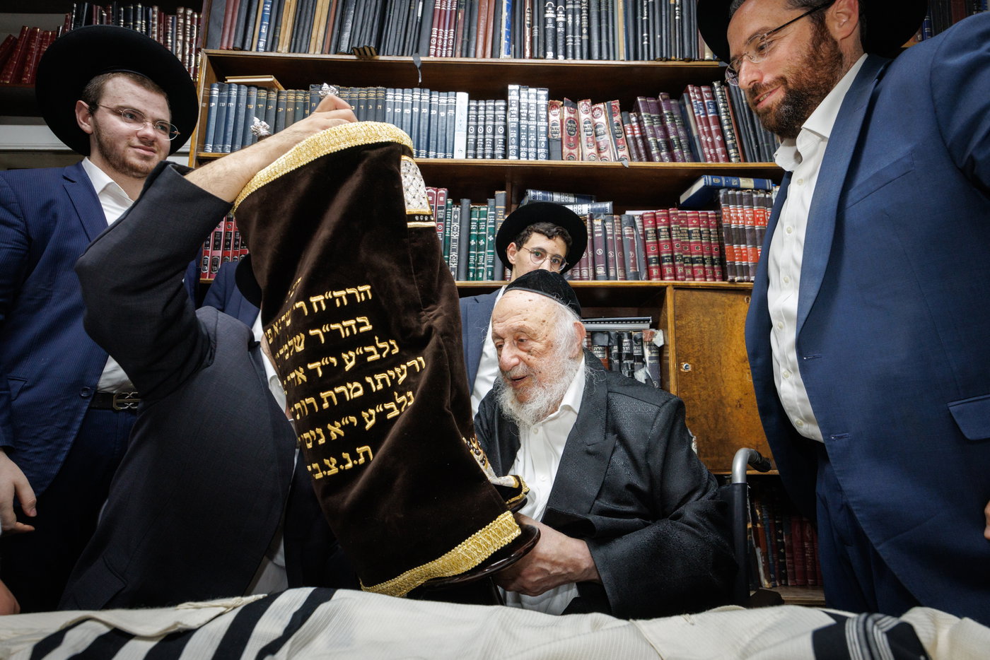 הכנסת ספר תורה בפרדס כץ