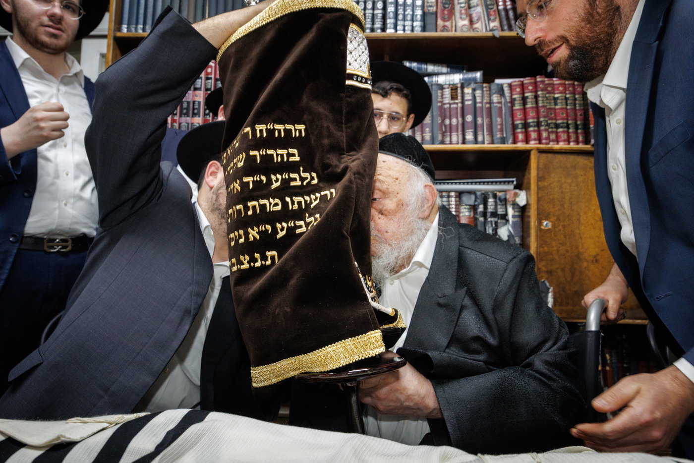 הכנסת ספר תורה בפרדס כץ