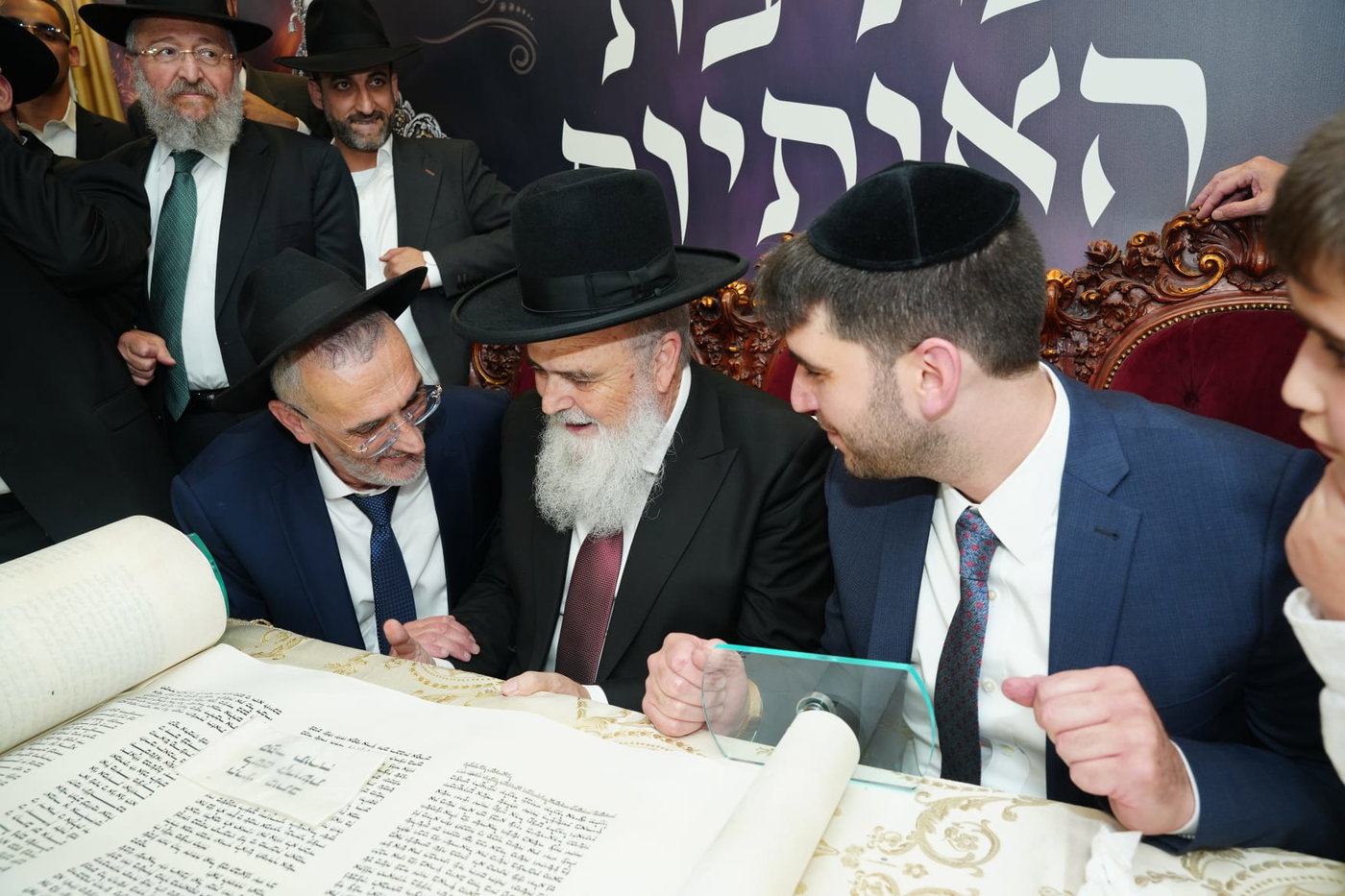 הכנסת ספר תורה נדבת ר' צביקה כהן