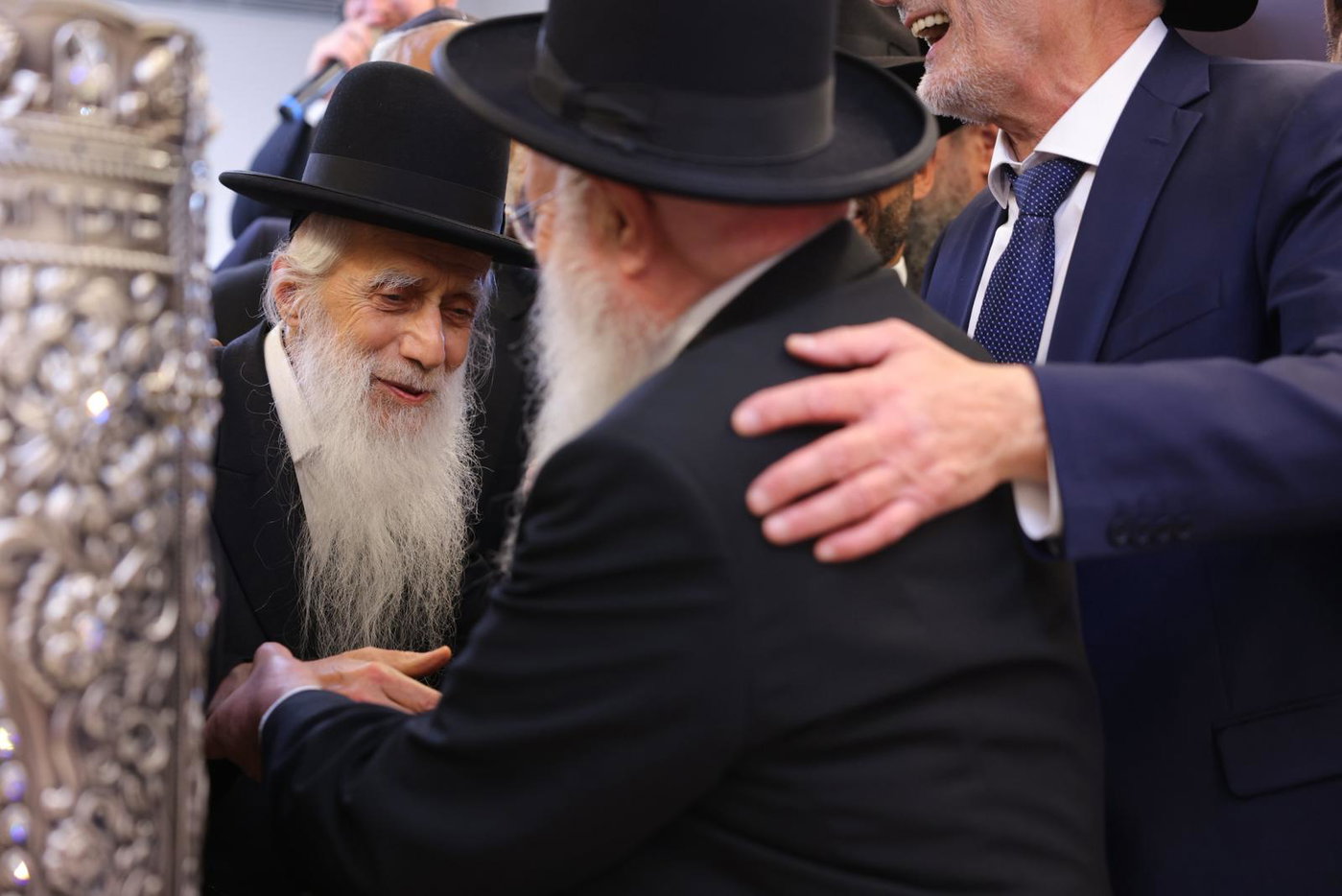 הכנסת ספר תורה נדבת ר' צביקה כהן