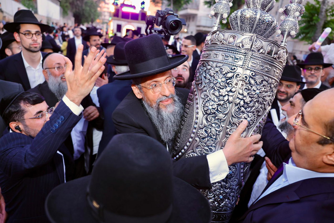 הכנסת ספר תורה נדבת ר' צביקה כהן