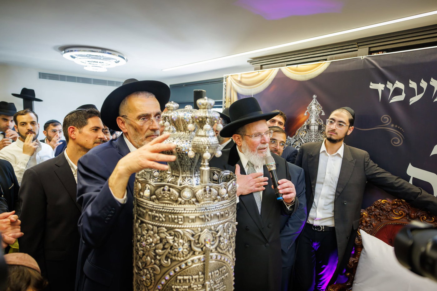 הכנסת ספר תורה נדבת ר' צביקה כהן