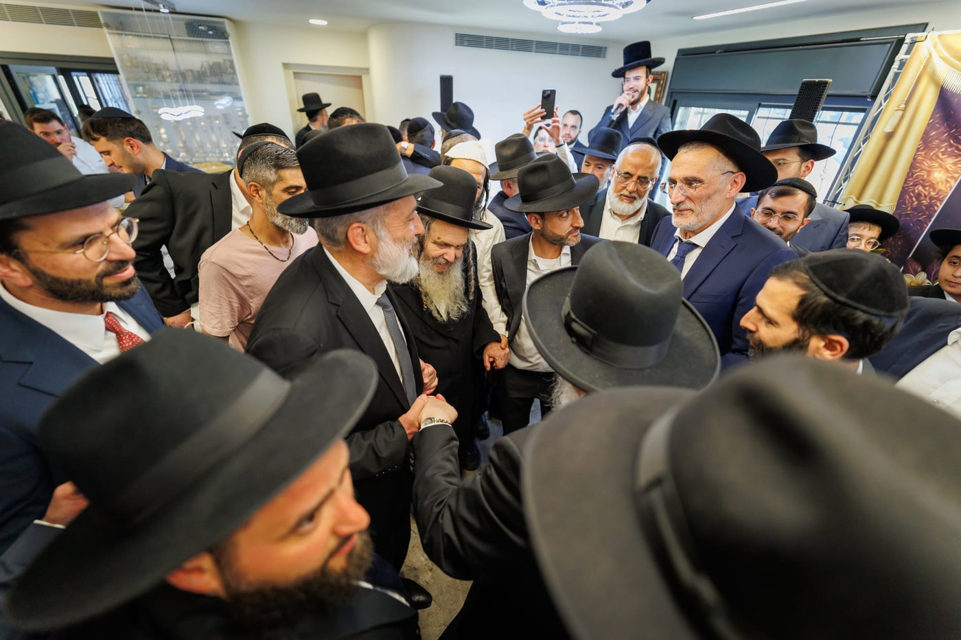 הכנסת ספר תורה נדבת ר' צביקה כהן