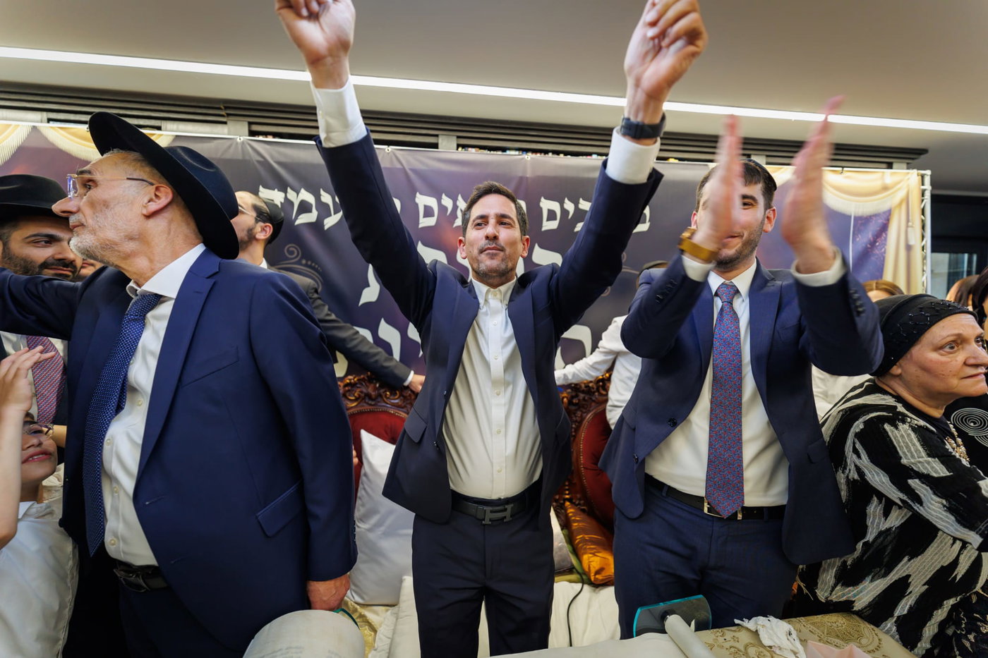 הכנסת ספר תורה נדבת ר' צביקה כהן