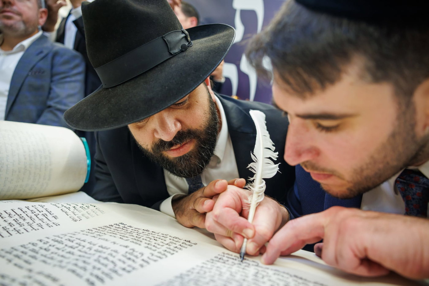 הכנסת ספר תורה נדבת ר' צביקה כהן
