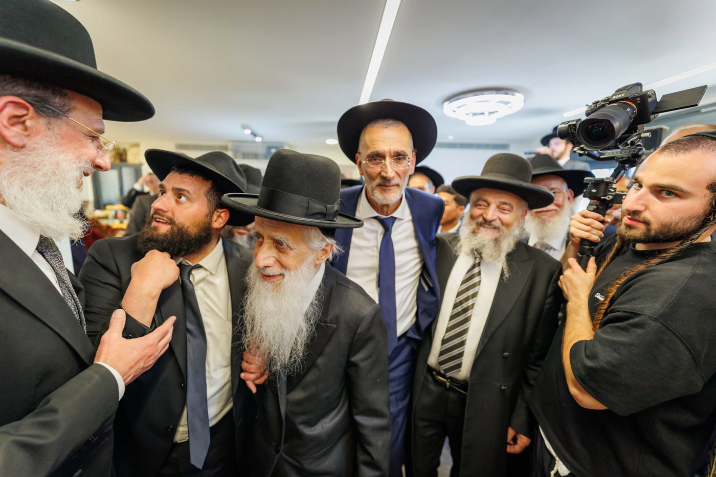 הכנסת ספר תורה נדבת ר' צביקה כהן