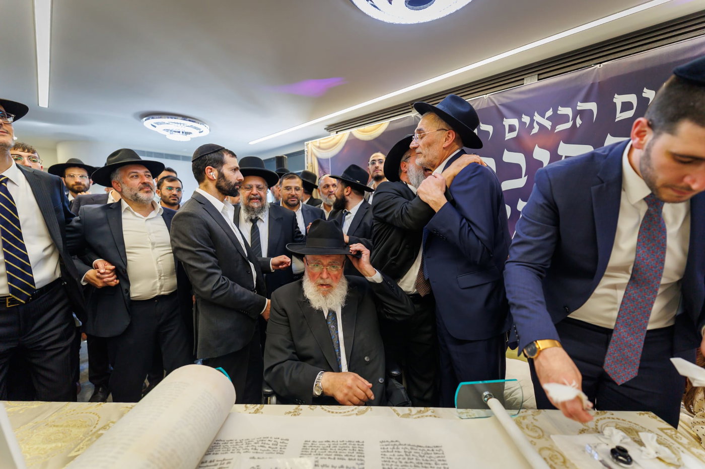 הכנסת ספר תורה נדבת ר' צביקה כהן