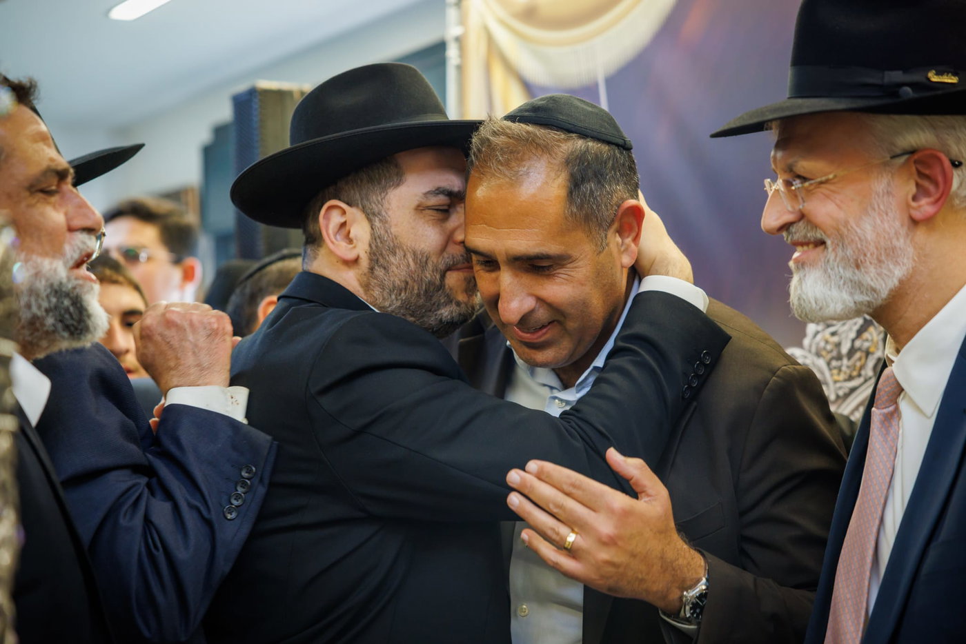 הכנסת ספר תורה נדבת ר' צביקה כהן