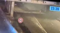קשה לצפייה: האופנוען התנגש בקיר הבטון - מותו נקבע במקום | עשרות פצועים בצרפת