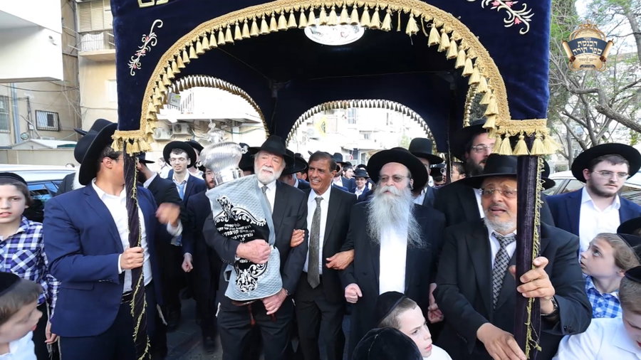 הכנסת ספר תורה לקהילת 'תפארת ציון'