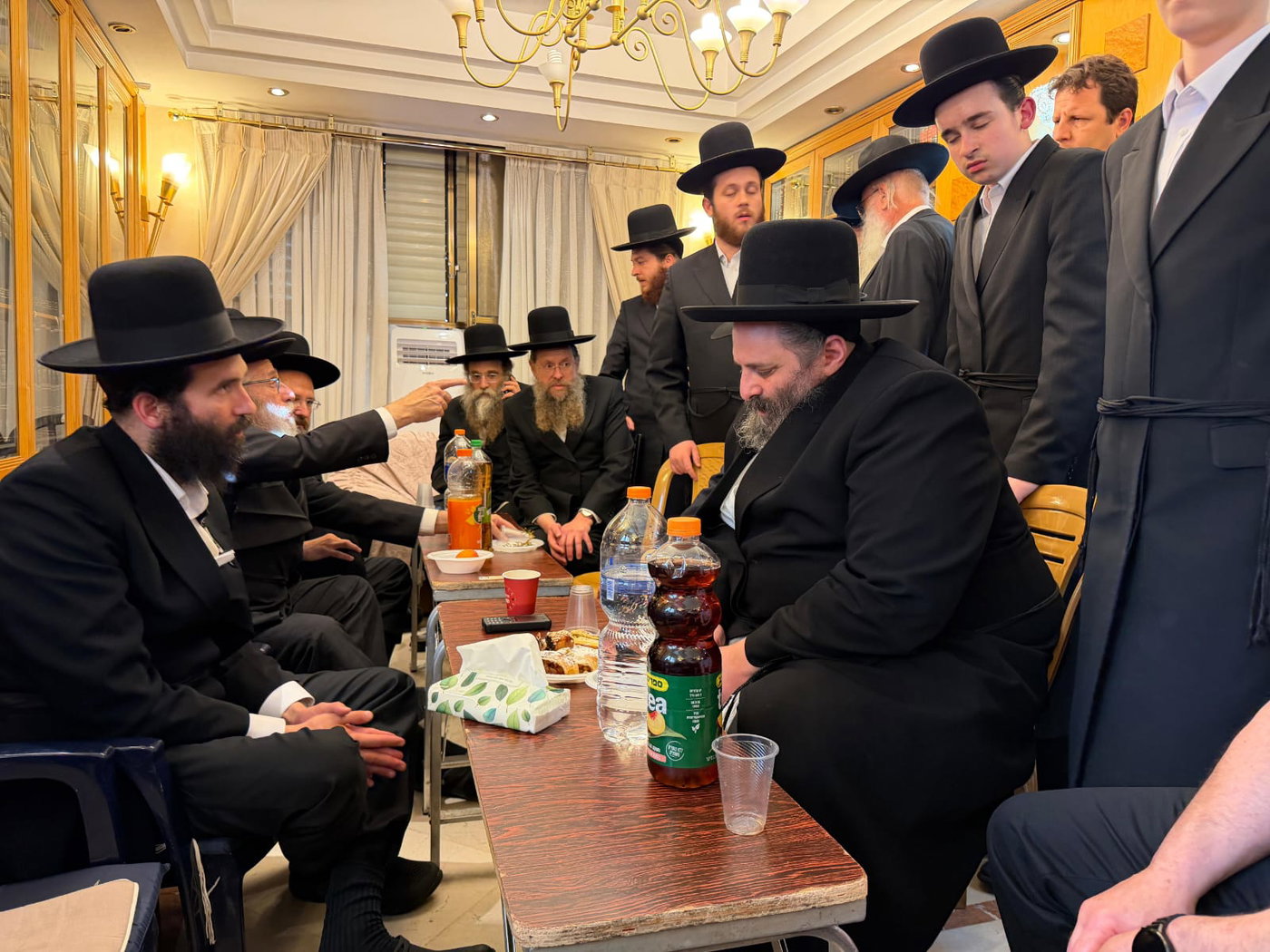 אישי ציבור ורבנים בניחום אבלים