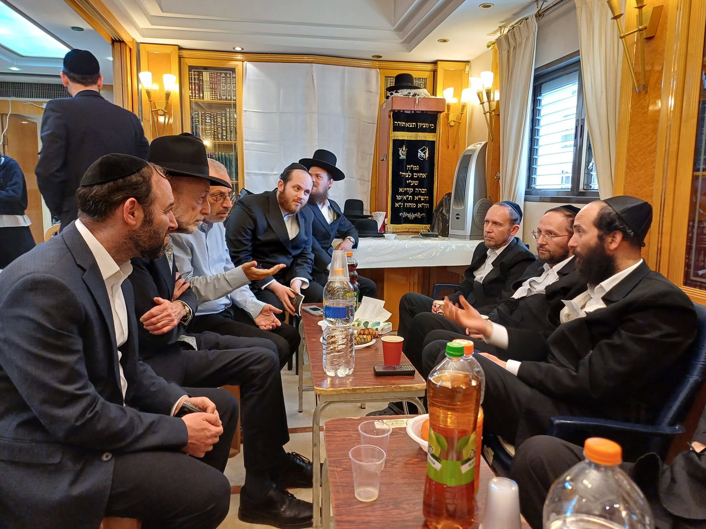 אישי ציבור ורבנים בניחום אבלים