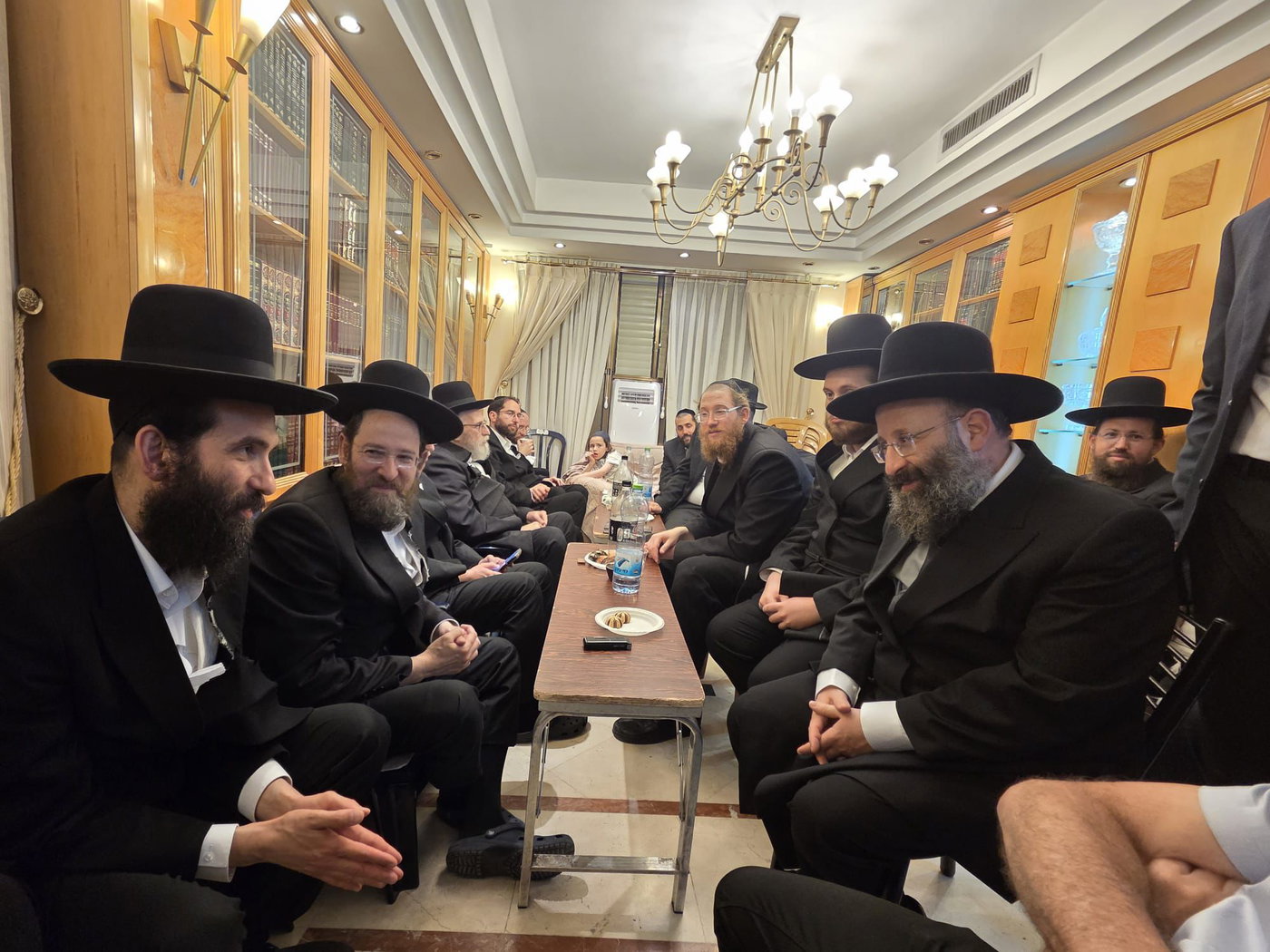 אישי ציבור ורבנים בניחום אבלים