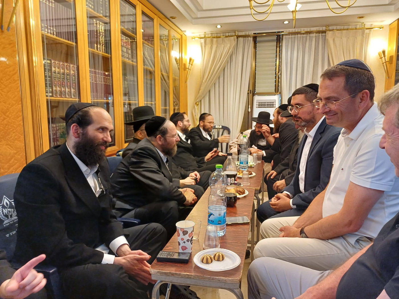 אישי ציבור ורבנים בניחום אבלים