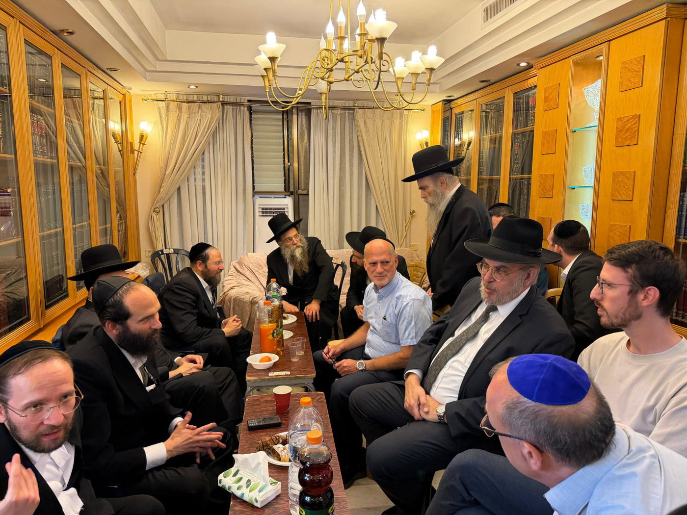 אישי ציבור ורבנים בניחום אבלים