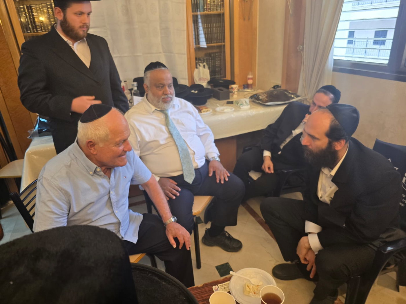 אישי ציבור ורבנים בניחום אבלים