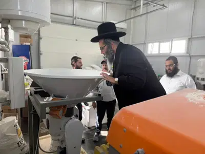 הרב יעקב גאן בסיור כשרות בעיר אומן