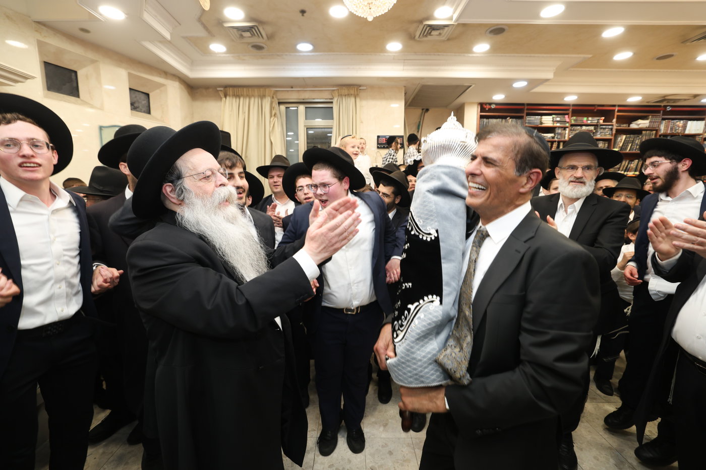 הכנסת ספר תורה לקהילת 'תפארת ציון'