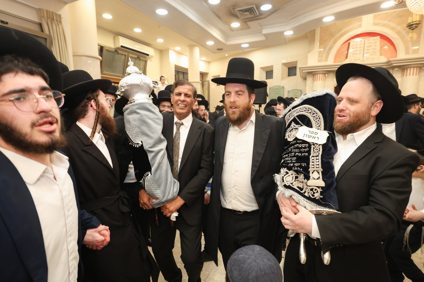 הכנסת ספר תורה לקהילת 'תפארת ציון'