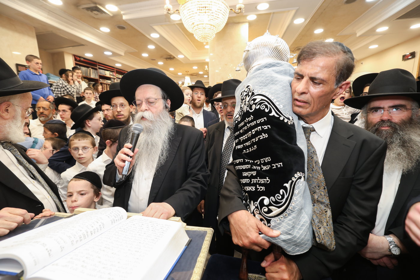 הכנסת ספר תורה לקהילת 'תפארת ציון'