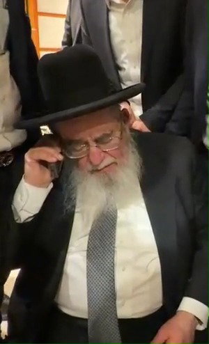 הגר"א סאלים בשיחת חיזוק עם הבחור העצור