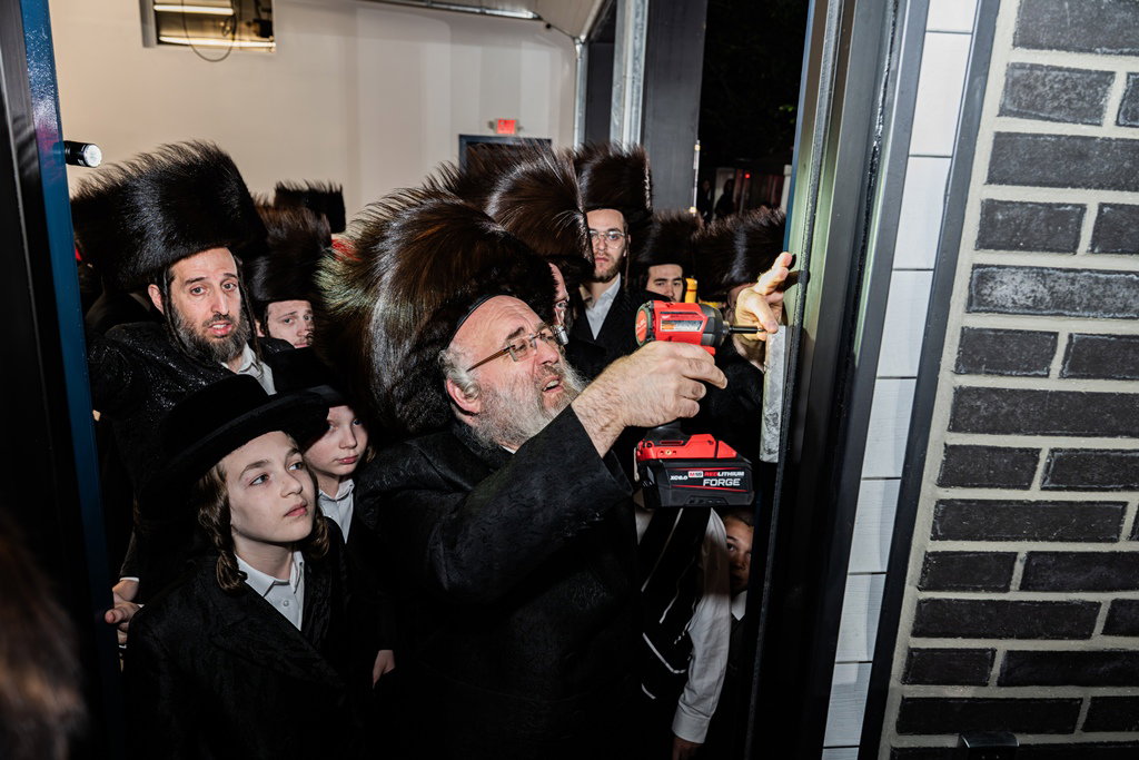 האדמו"ר מסאטמר בחנוכת הבית בחברת מצילי אש