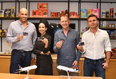 מימין לשמאל: איתמר פורמן מנכ"ל ישראכרט, אורי סירקיס מנכ"ל ישראייר, יפית לוי מנכ"ל רמי לוי וליאור רביב משנה למנכ"ל וראש החטיבה הפרטית בישראכרט