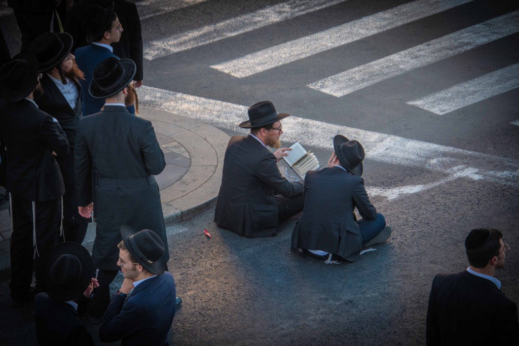 הפגנה נגד גזירת הגיוס ע"י גשר המיתרים בירושלים