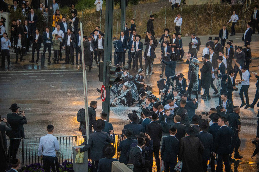 הפגנה נגד גזירת הגיוס ע"י גשר המיתרים בירושלים