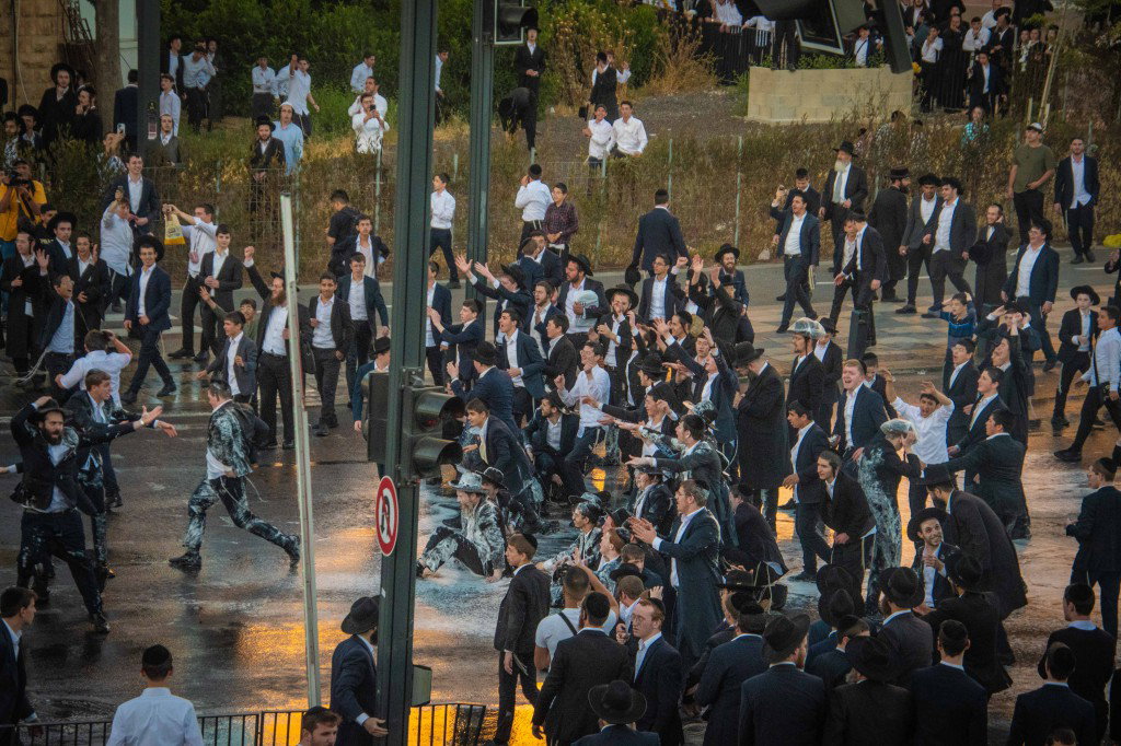 הפגנה נגד גזירת הגיוס ע"י גשר המיתרים בירושלים