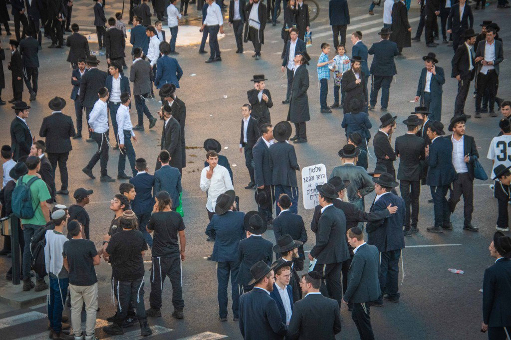 הפגנה נגד גזירת הגיוס ע"י גשר המיתרים בירושלים