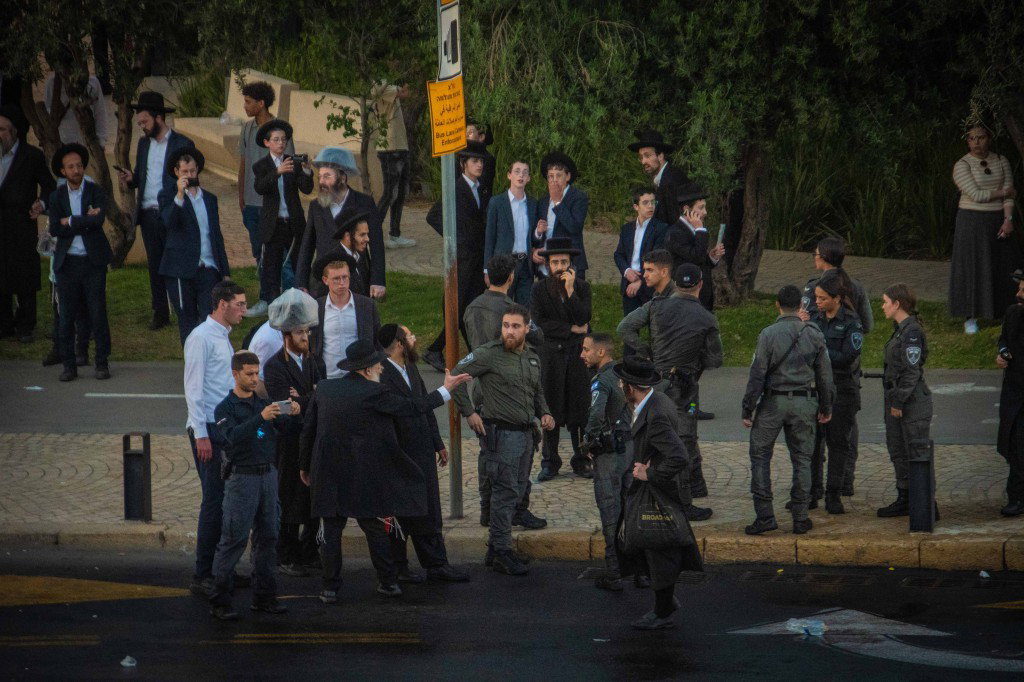 הפגנה נגד גזירת הגיוס ע"י גשר המיתרים בירושלים