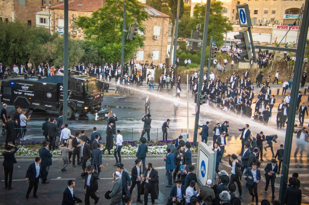 הפגנה נגד גזירת הגיוס ע"י גשר המיתרים בירושלים