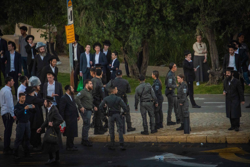 הפגנה נגד גזירת הגיוס ע"י גשר המיתרים בירושלים