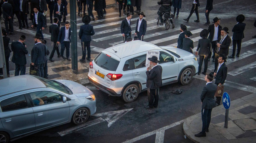 הפגנה נגד גזירת הגיוס ע"י גשר המיתרים בירושלים