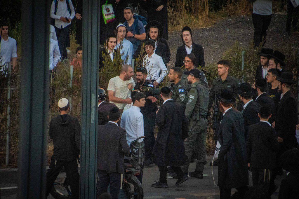 הפגנה נגד גזירת הגיוס ע"י גשר המיתרים בירושלים