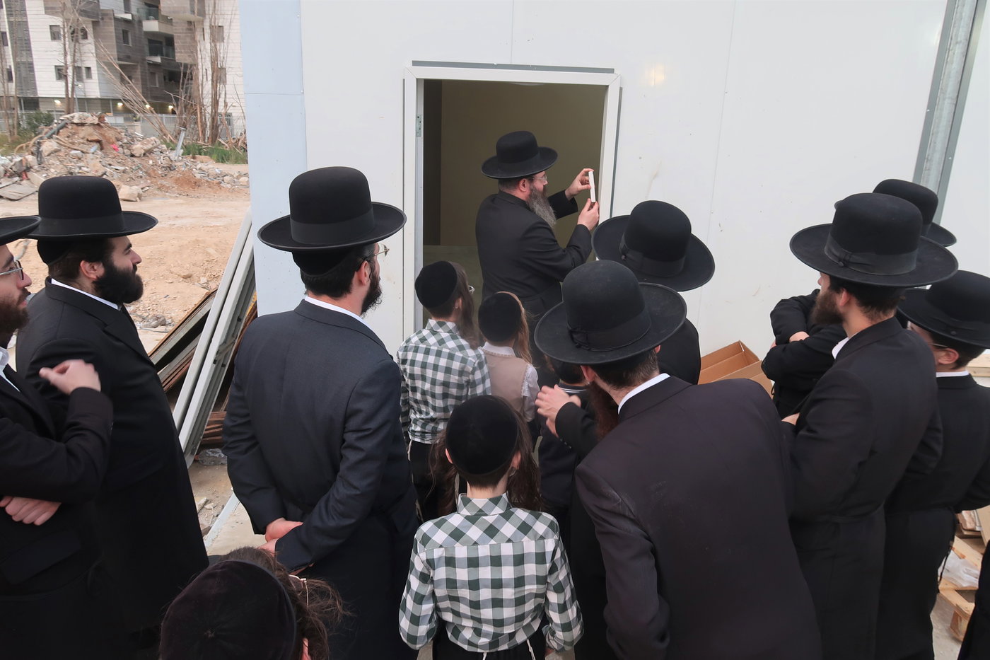 חנוכת הבית לבית החסידים דגור במתחם הסופרים