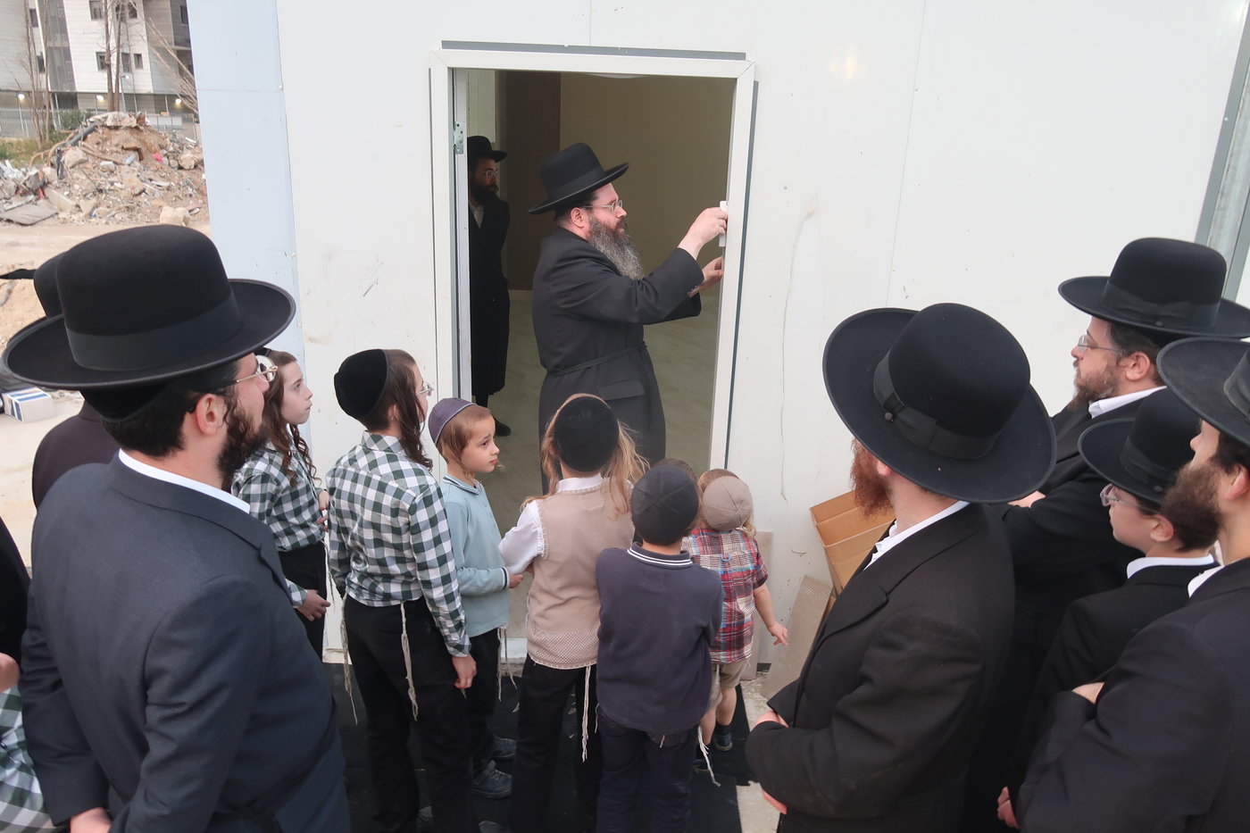 חנוכת הבית לבית החסידים דגור במתחם הסופרים