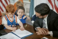 ממדאני בטקס החתימה עם הילדים