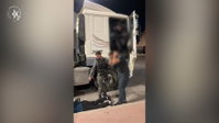 צפו: נהג המשאית התחזה לאדם אחר - ואלו האנשים שנמצאו בפנים