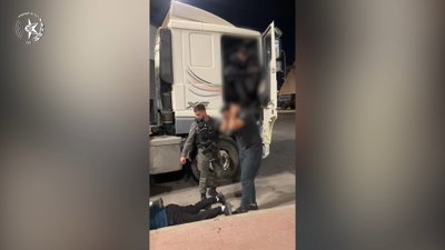 צפו: הנהג הציג תעודה מזויפת – הלוחמים פתחו את המשאית ונדהמו מהמראה