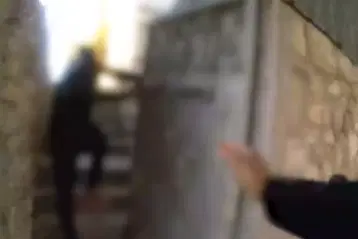 מרדף סוער ברחובות: השוטר דלק אחרי החשוד - כך זה הסתיים | צפו