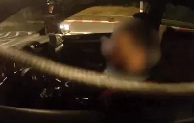 "אתה טייס קרב?!" השוטר נדהם מהמהירות האדירה שנמדדה | תיעוד ממצלמת הגוף