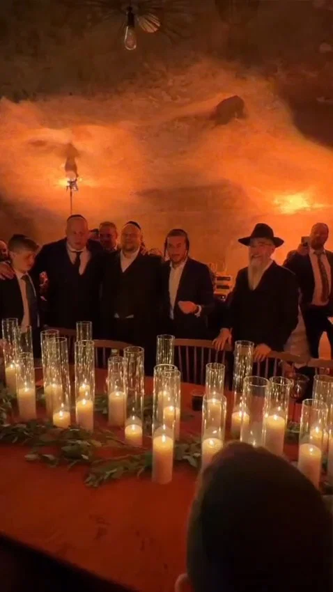 תיעוד מרגש: דרשת בר המצווה של הבן של מנחם טוקר והזמרים שהגיעו | צפו