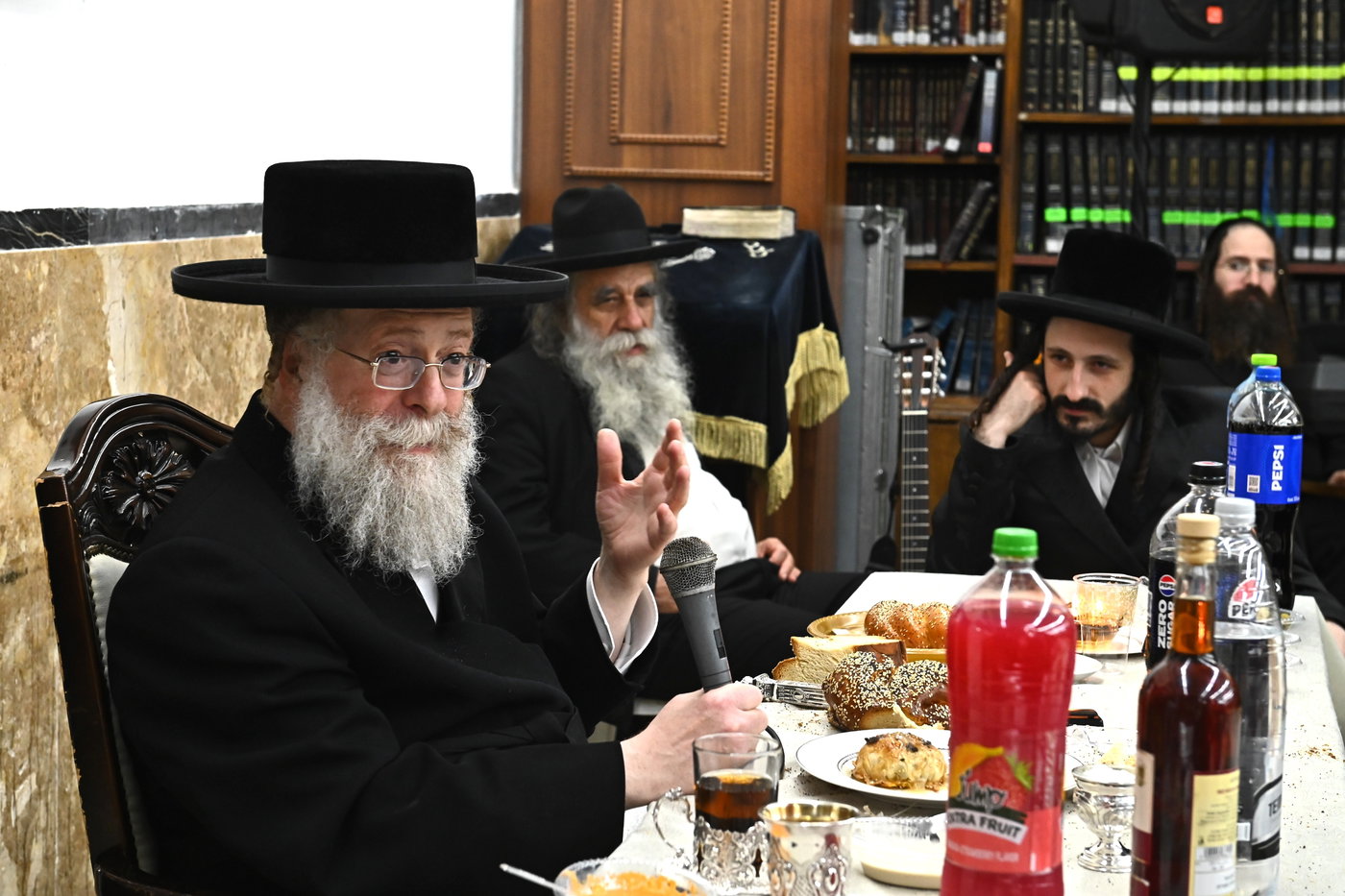 סעודת ההודאה אצל הגרח"י בידרמן