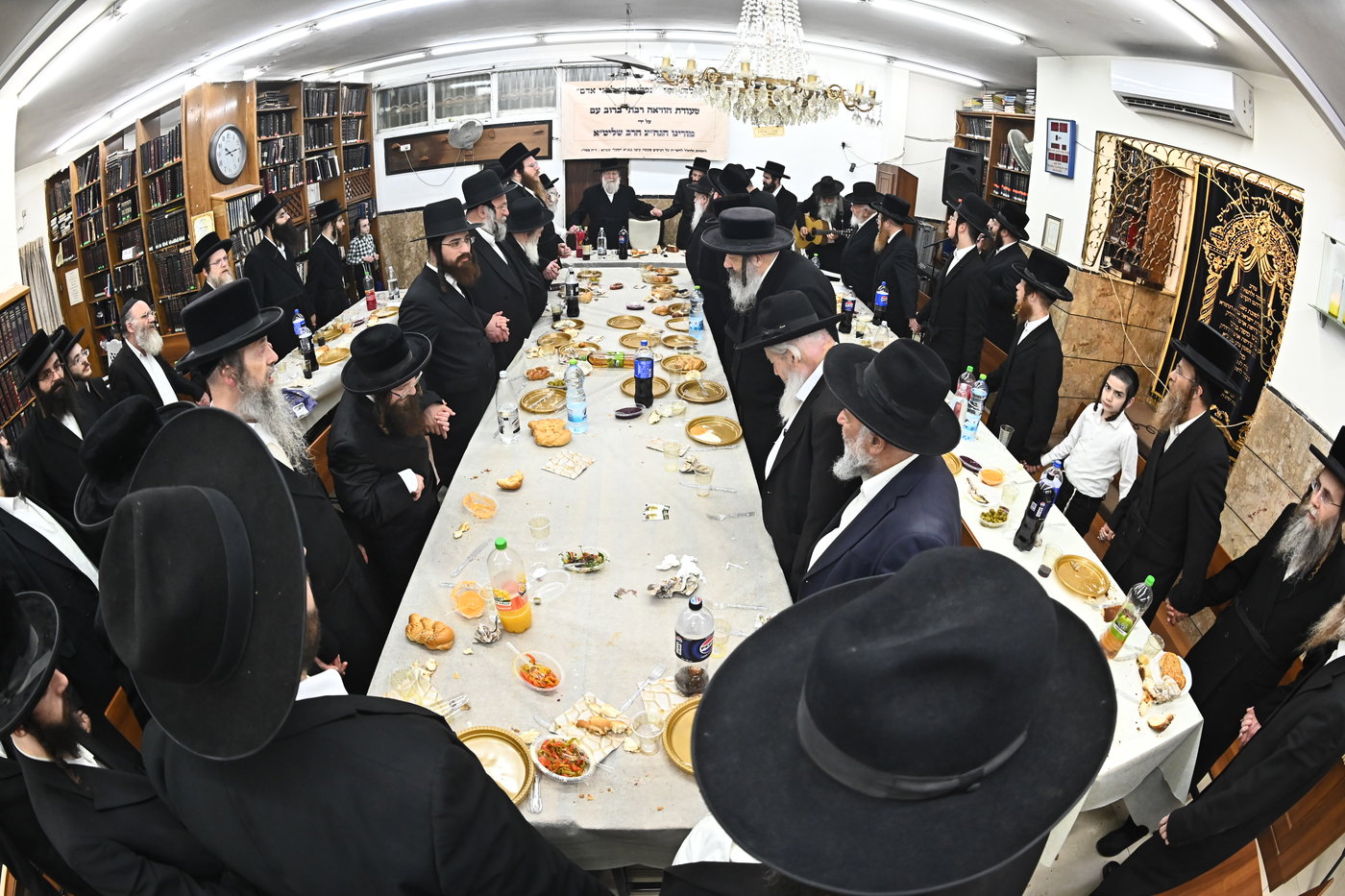 סעודת ההודאה אצל הגרח"י בידרמן