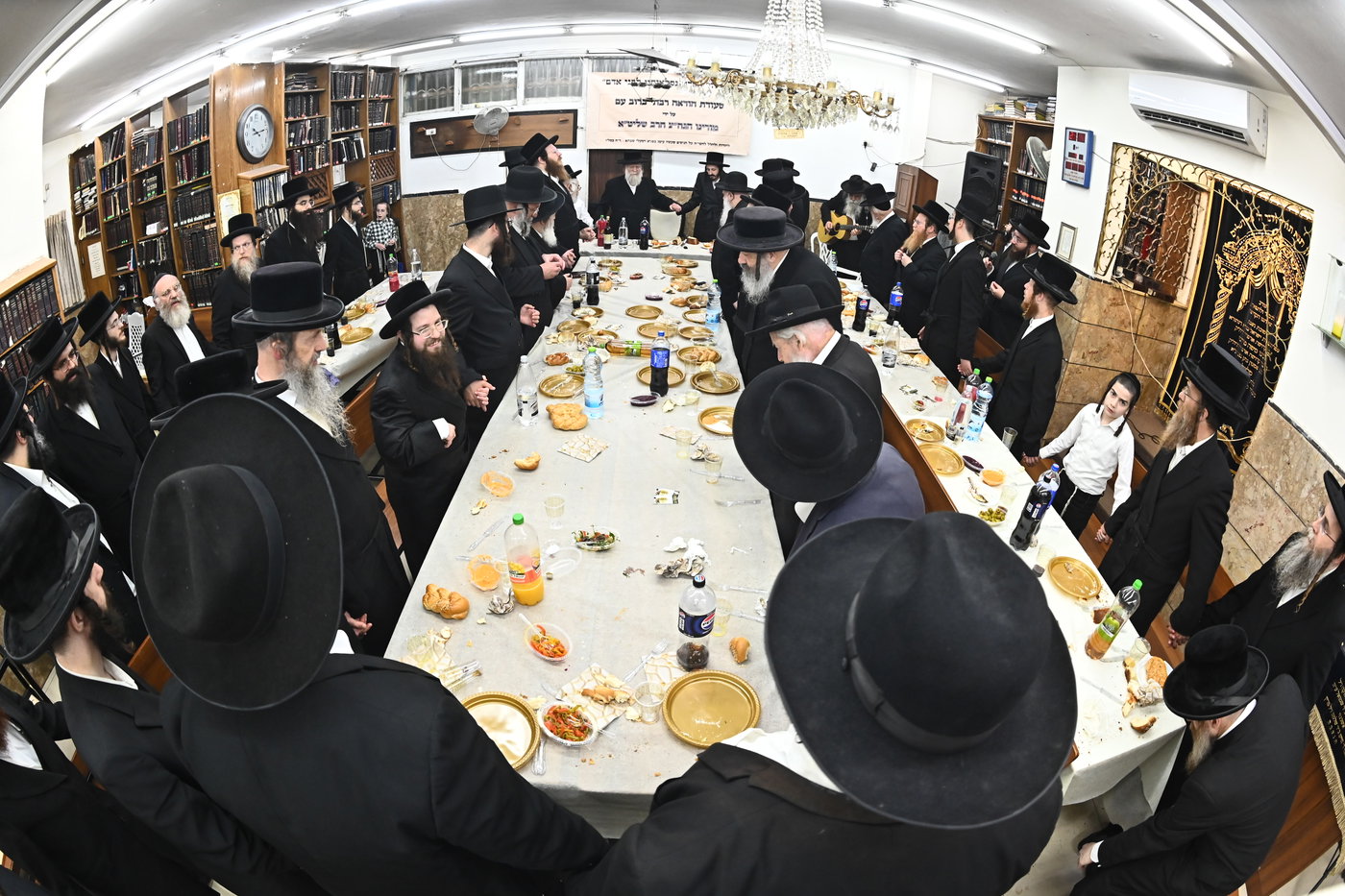 סעודת ההודאה אצל הגרח"י בידרמן