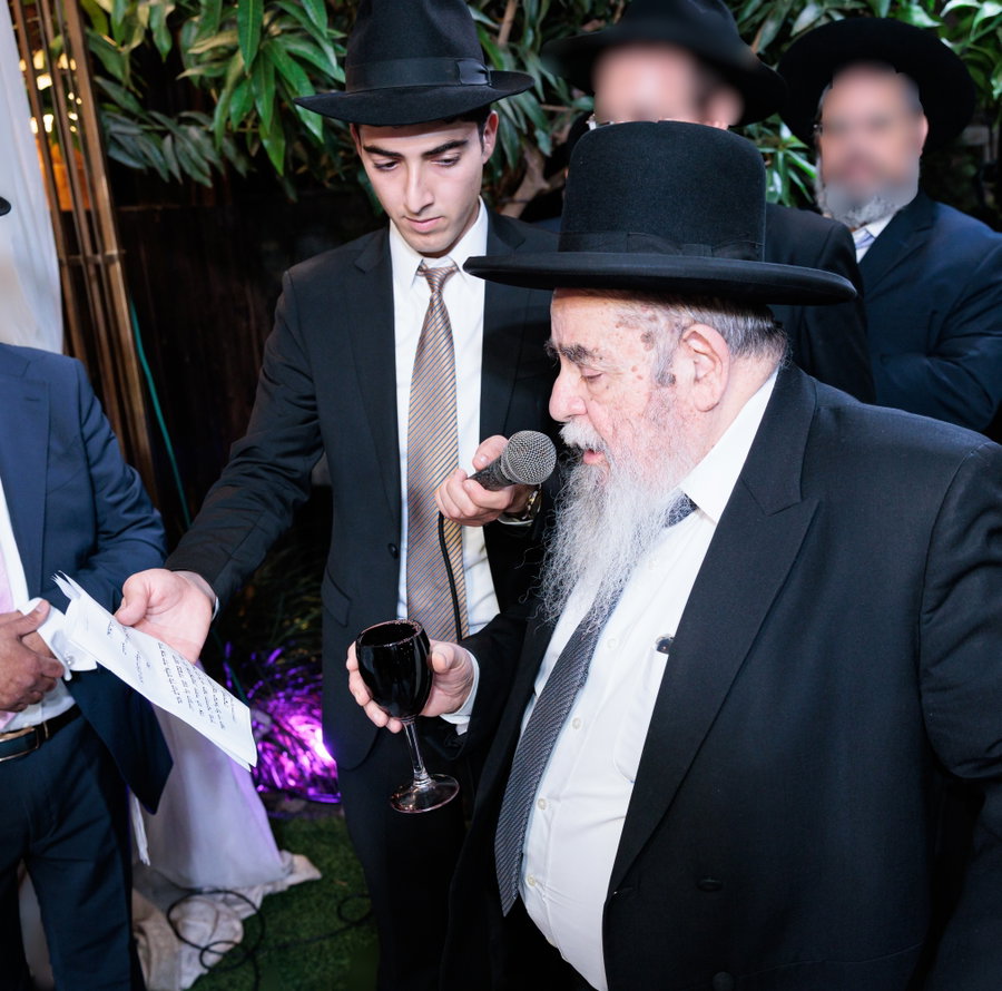 ראש הישיבה בסידור חופה