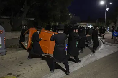 מהמחאות ליד בית השופט