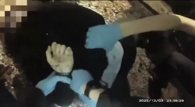 ברגעיו האחרונים, הנרי נובאק אמר לשוטרים תשע פעמים: “אני לא מצליח לנשום”, ועוד ארבע פעמים אמר שהוא נדקר. בתגובה, אחד השוטרים גרר אותו על פני החצץ, אזק אותו, וקרא לו את זכויותיו אותם שמע הנרי לפני שמת.